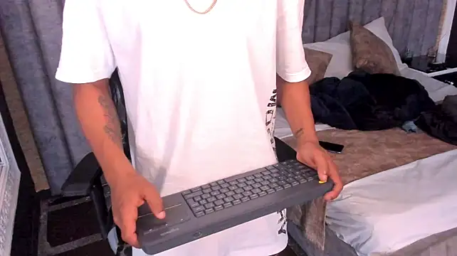 Show modela GabrielGandi na web-kameri