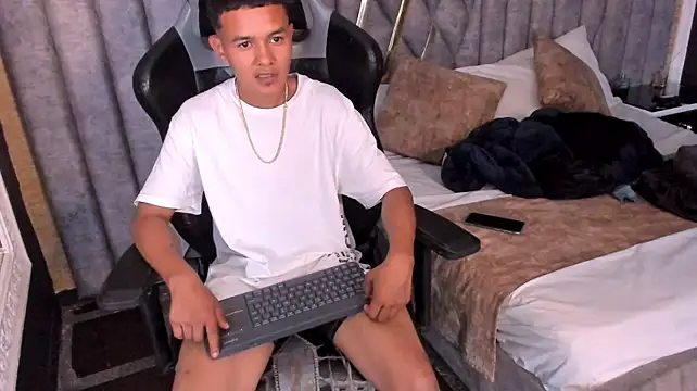 Show modela GabrielGandi na web-kameri