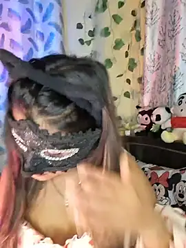 Chat +18 de Kiara_97 ao vivo