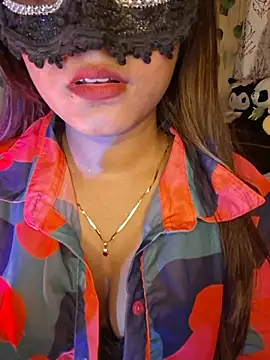 Pokazy przed kamerką – Kiara_97
