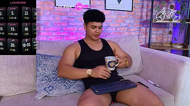 Edward_clarck Show in webcam