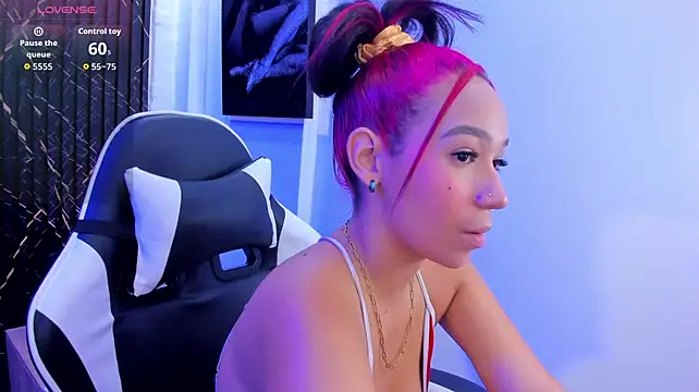 chloe_iraide's Webcam Show