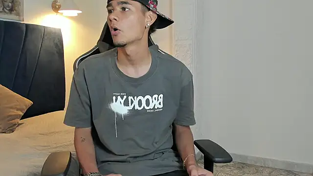 kenix_cum23 webcam show