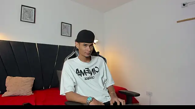 kenix_cum23's Webcam Show