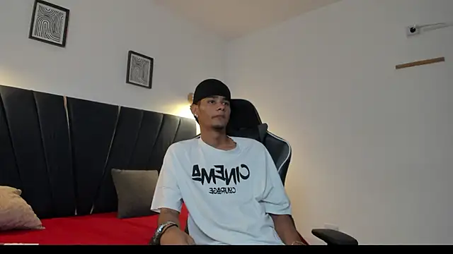 Show modela kenix_cum23 na web-kameri