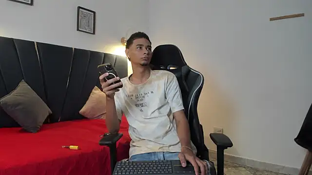 kenix_cum23's Webcam Show