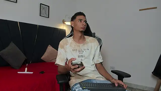 kenix_cum23's Webcam Show