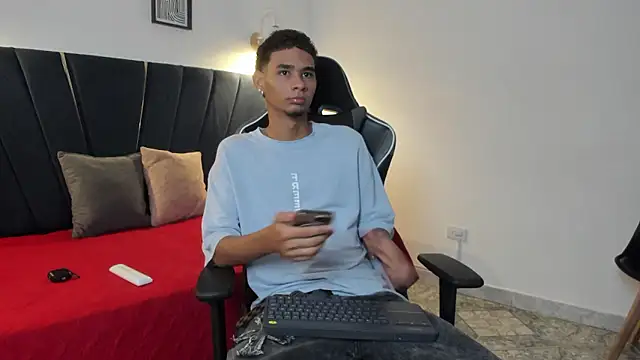 kenix_cum23's Webcam Show