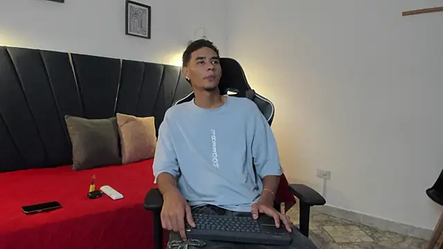 kenix_cum23 Webcam Show