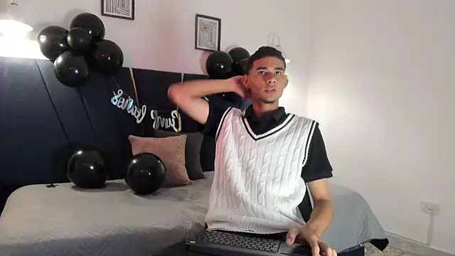 kenix_cum23 Webcam Show