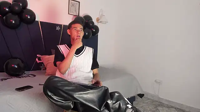 kenix_cum23 Webcam Show