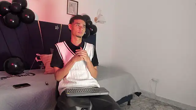 Pokazy przed kamerką – kenix_cum23