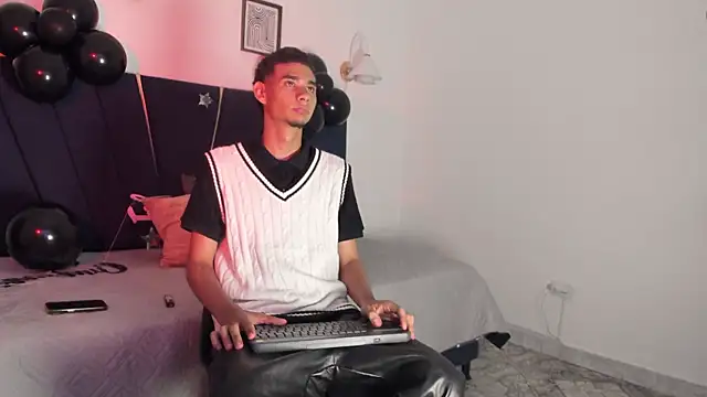 Show de kenix_cum23 na webcam