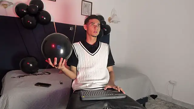 Show modela kenix_cum23 na web-kameri