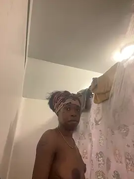 SlimmGoodiee Show in webcam