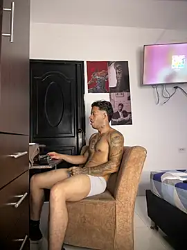 Enzomoretti__'s Webcam Show