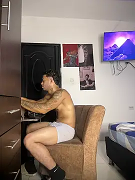 Enzomoretti__ webcam show