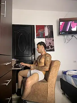 Enzomoretti__ – webcam-show