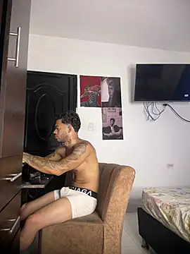 Enzomoretti__ – webcam-show