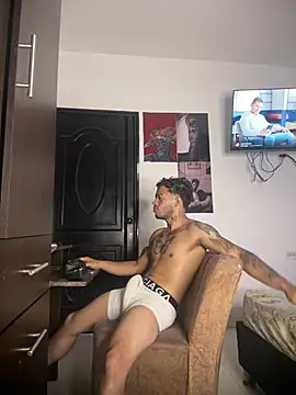 Enzomoretti__ – webcam-show