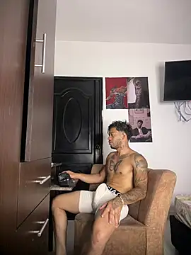 Enzomoretti__'s Webcam Show