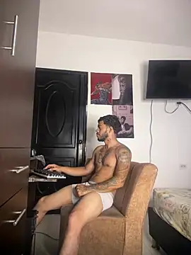 Enzomoretti__ Show Webcam