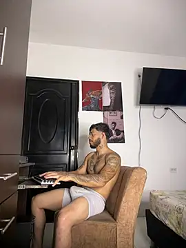 Enzomoretti__ webcam show