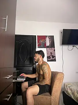 Show de webcam de Enzomoretti__
