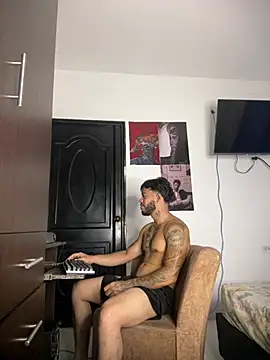 Enzomoretti__ Webcam Show