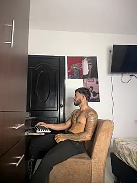 Enzomoretti__ Webcam show
