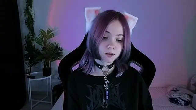 XXX chat uživo modela Hikkacat