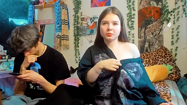 Show modela HateEmotions na web-kameri