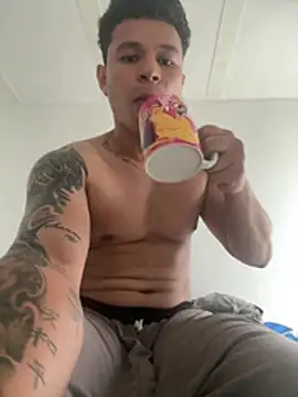 Show modela DiazDiaz77 na web-kameri