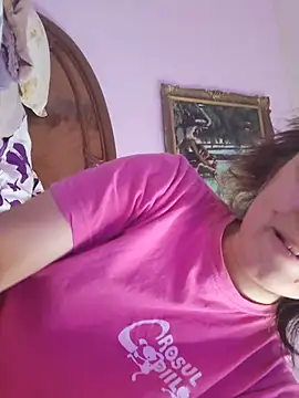 LaraBelle Chat XXX in diretta