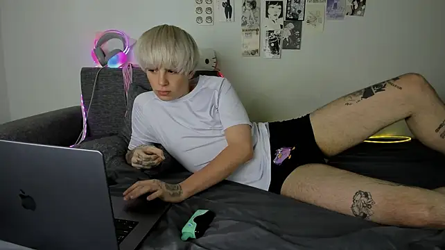 doll_from_hell Show in webcam