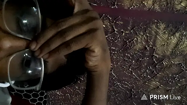 Vibe_Affairs: διαδικτυακό σόου στην κάμερα