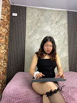 llyvela_ Adlı Modelin Canlı XXX Sohbeti