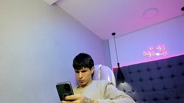 Salvatore18_ – webcam-show