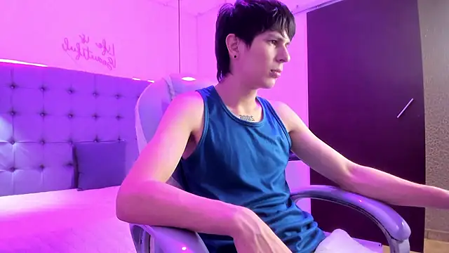 Salvatore18_ 在線直播表演