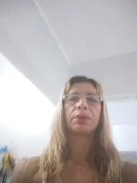 Show modela RenataAraujo na web-kameri