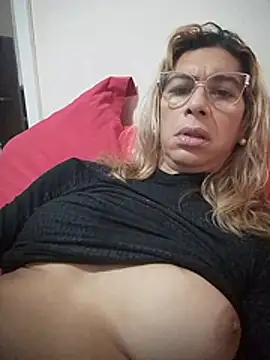 RenataAraujo Show in webcam