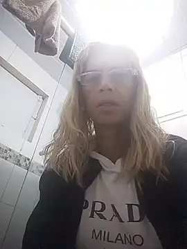 RenataAraujo Show in webcam