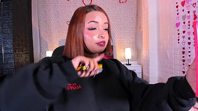 Urax_Cookie Chat XXX in diretta