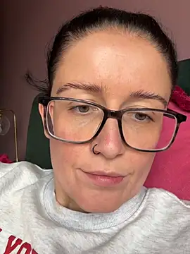 Cheeky_eden Show in webcam
