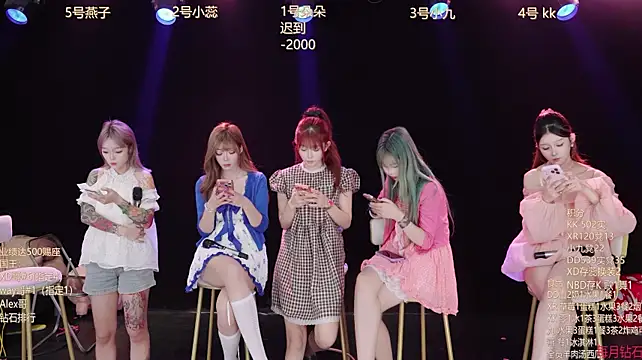 Candy-girls888 网络视讯表演