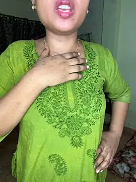 Pokazy przed kamerką – Desi_coupleShow