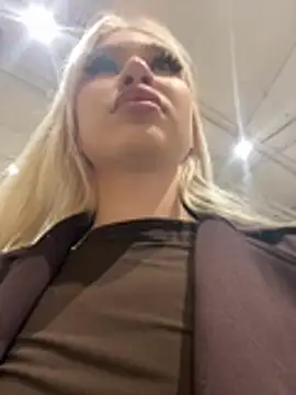 Kiss-Aurora- Adlı Modelin Canlı XXX Sohbeti