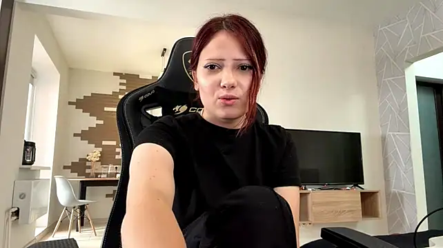 Nikaliva Webcam show