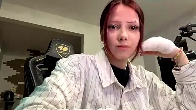 Nikaliva Webcam show