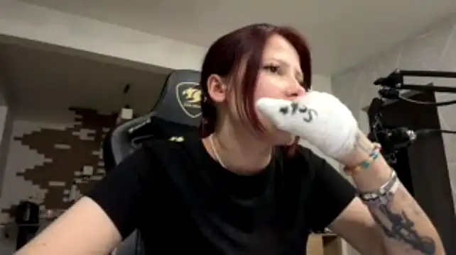 Nikaliva Show in webcam